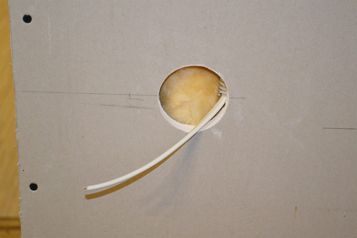 Прокладка электрического кабеля к месту установки подрозетника