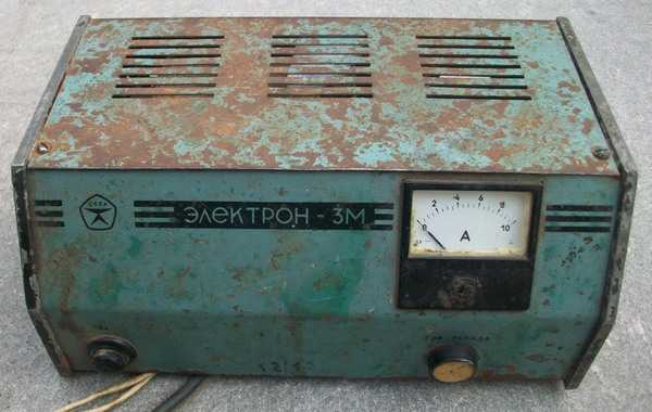 Б у зарядные. Советское автомобильное зарядное электрон-3м. Зарядка электрон 3м. Блок питания электрон-3м. Зарядка электроника ЗУ-01м.